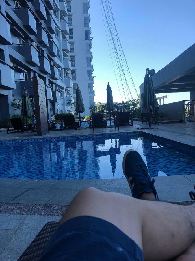 Cubao ManhattanHeights Unit 7EF Tower B, 1BR Manila Exterior foto